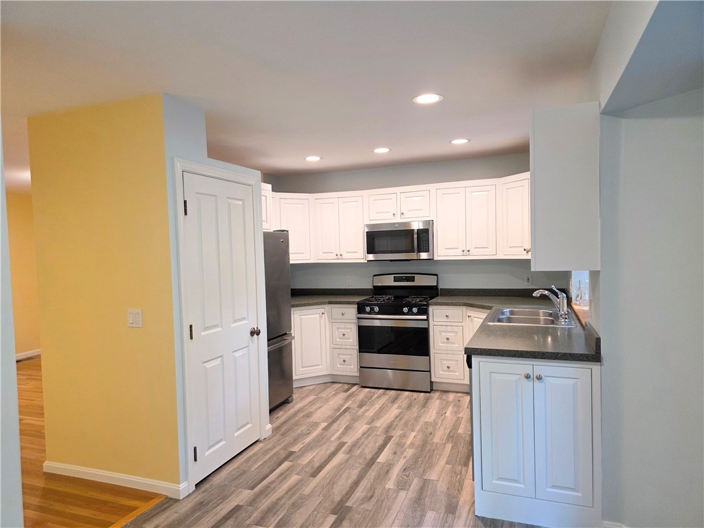 203 Dean Ridge Court Cranston, RI 02920 - Photo 12 of 29