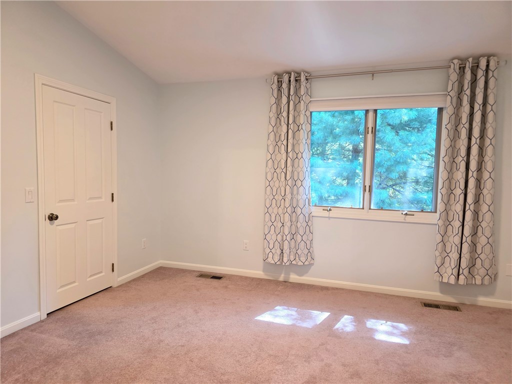 203 Dean Ridge Court Cranston, RI 02920 - Photo 16 of 29