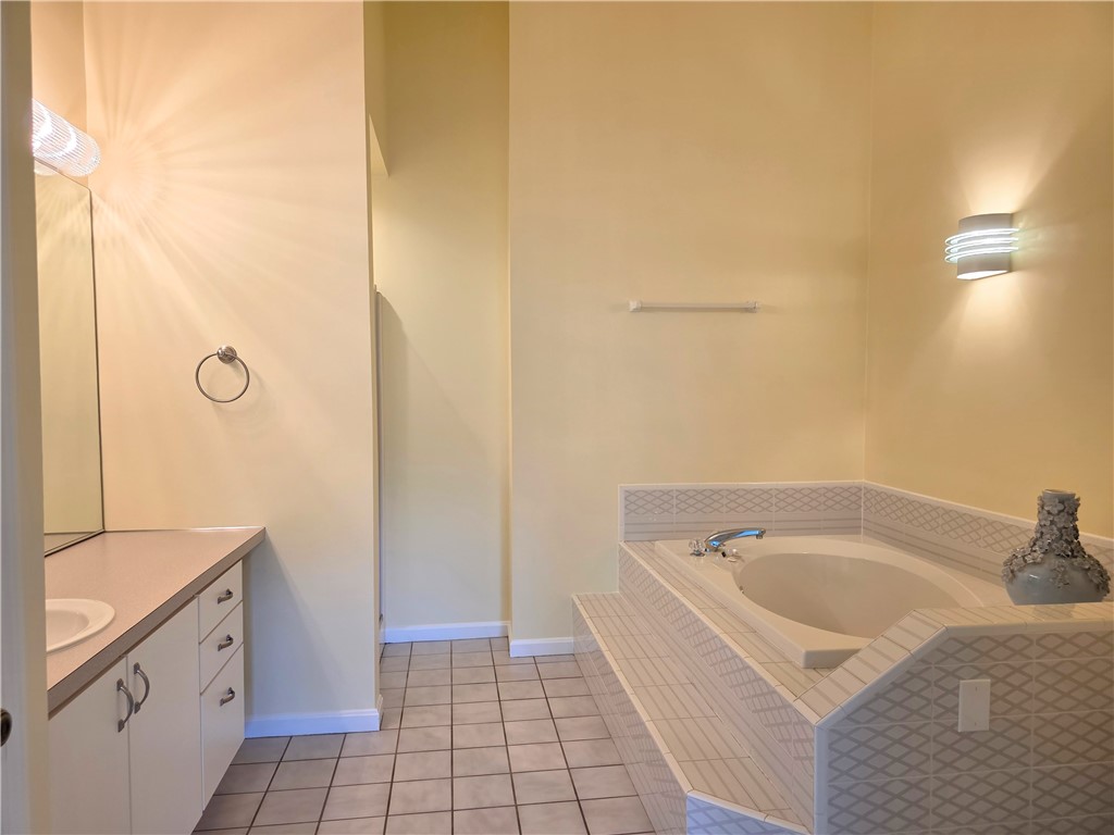 203 Dean Ridge Court Cranston, RI 02920 - Photo 19 of 29