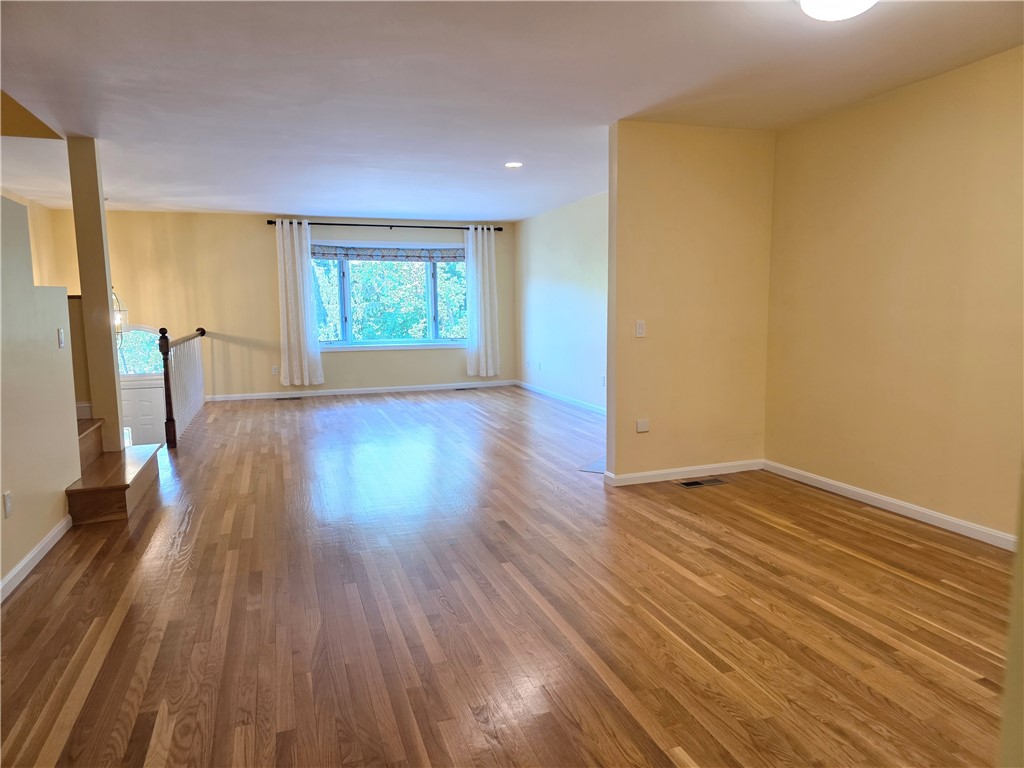 203 Dean Ridge Court Cranston, RI 02920 - Photo 7 of 29 Expanded view