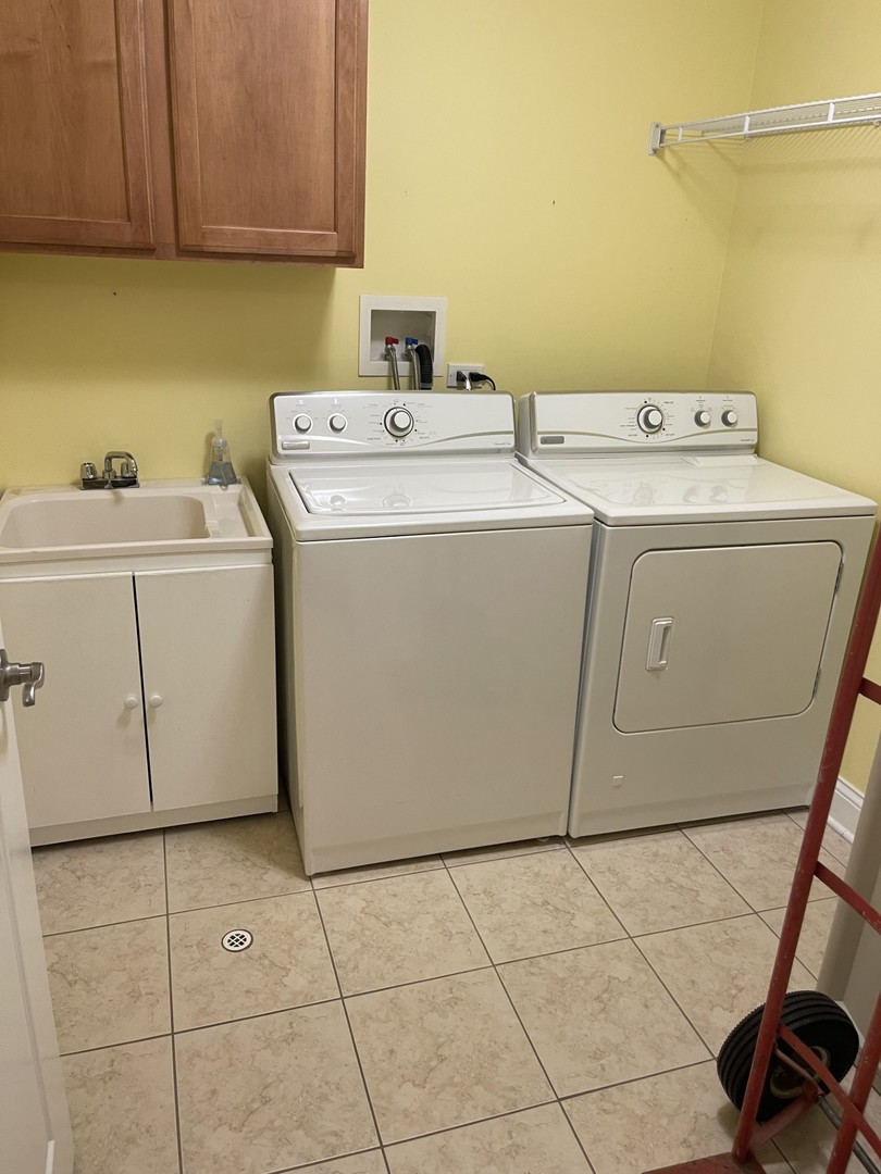 1210 Foxdale Drive, Unit 109 Addison, IL 60101 - Photo 22 of 29 a utility room with dryer and washer