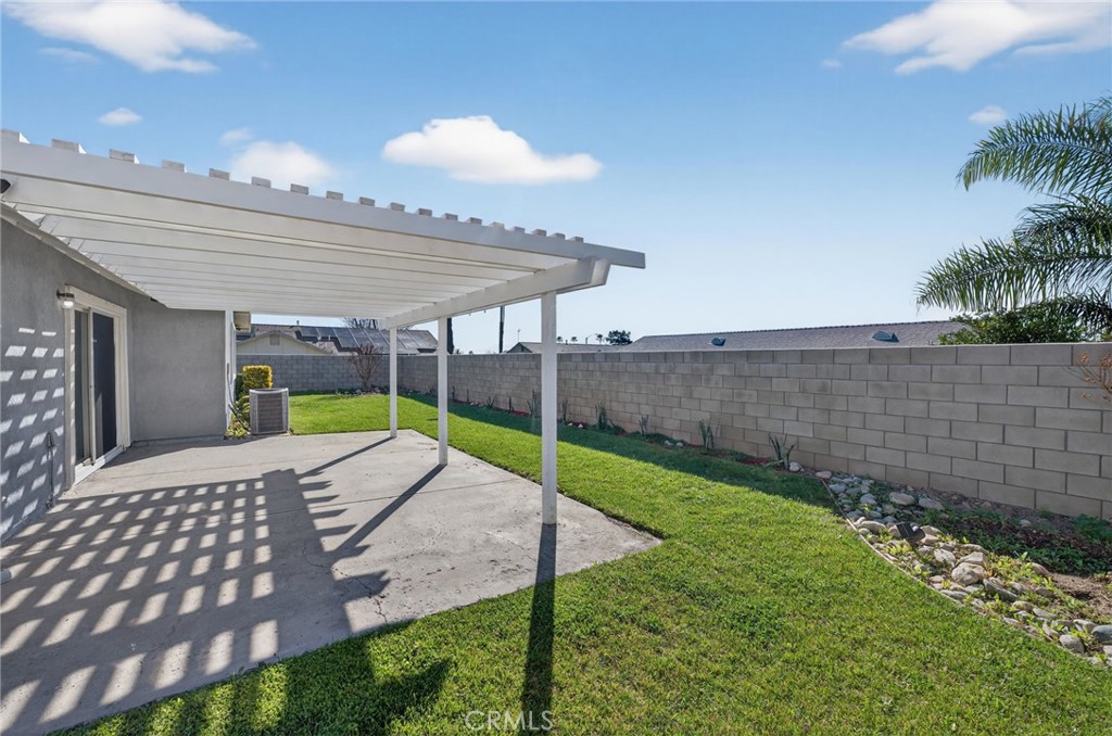 831 West Cerritos Street Rialto, CA 92376 - Photo 39 of 47 a view of a back yard of the house