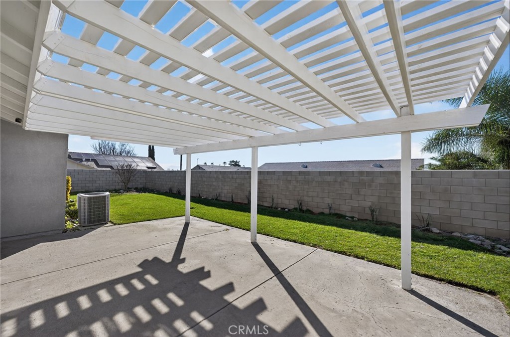 831 West Cerritos Street Rialto, CA 92376 - Photo 40 of 47 a view of a backyard