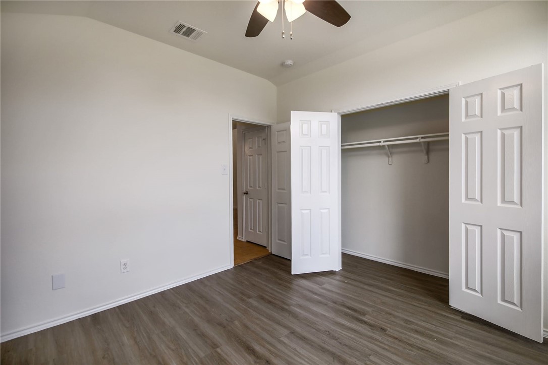 137 Langtry Lane Jarrell, TX 76537 - Photo 25 of 36