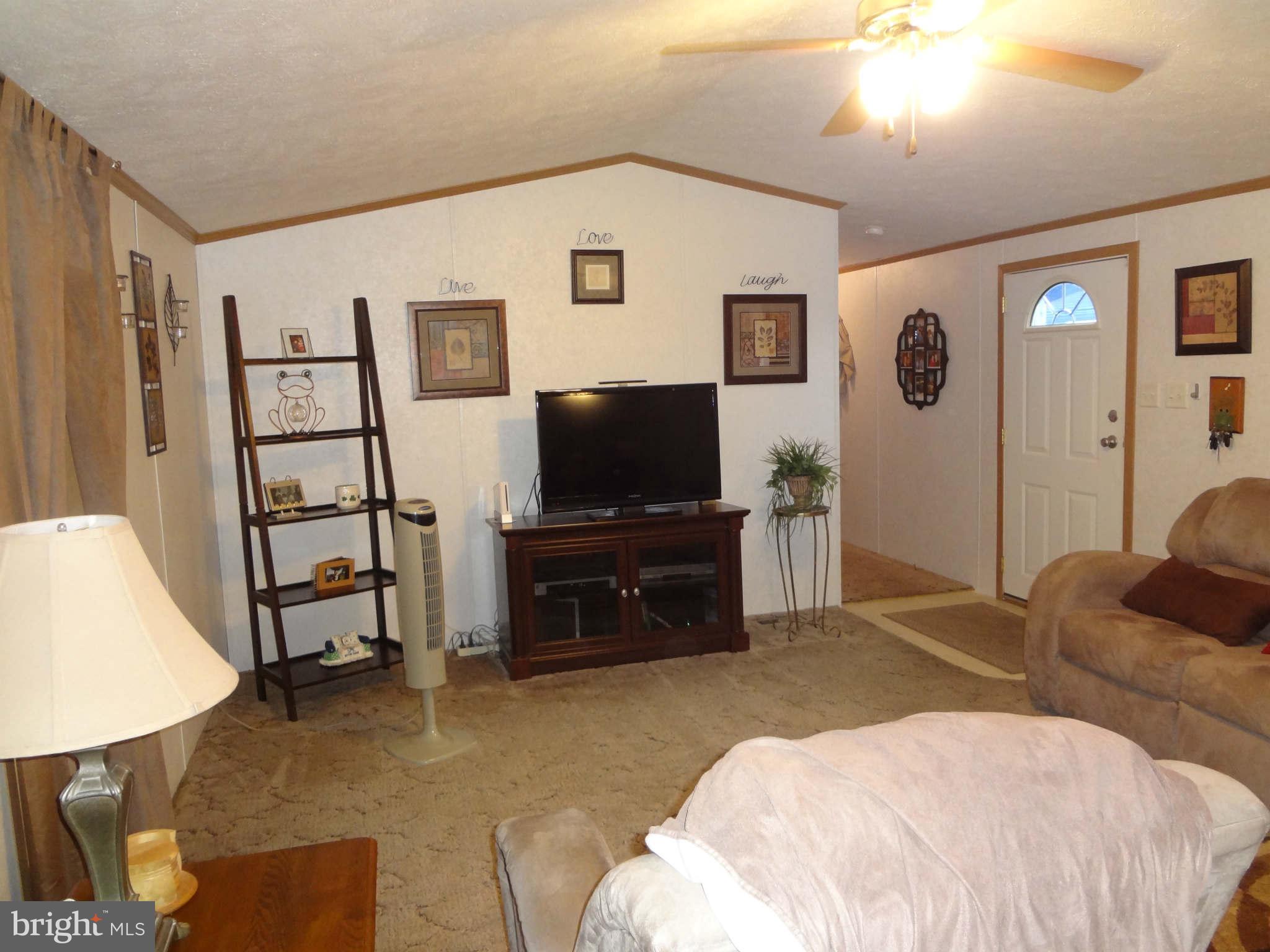 7959 Telegraph Road, Unit 32 Severn, MD 21144 - Photo 3 of 30 Living Room