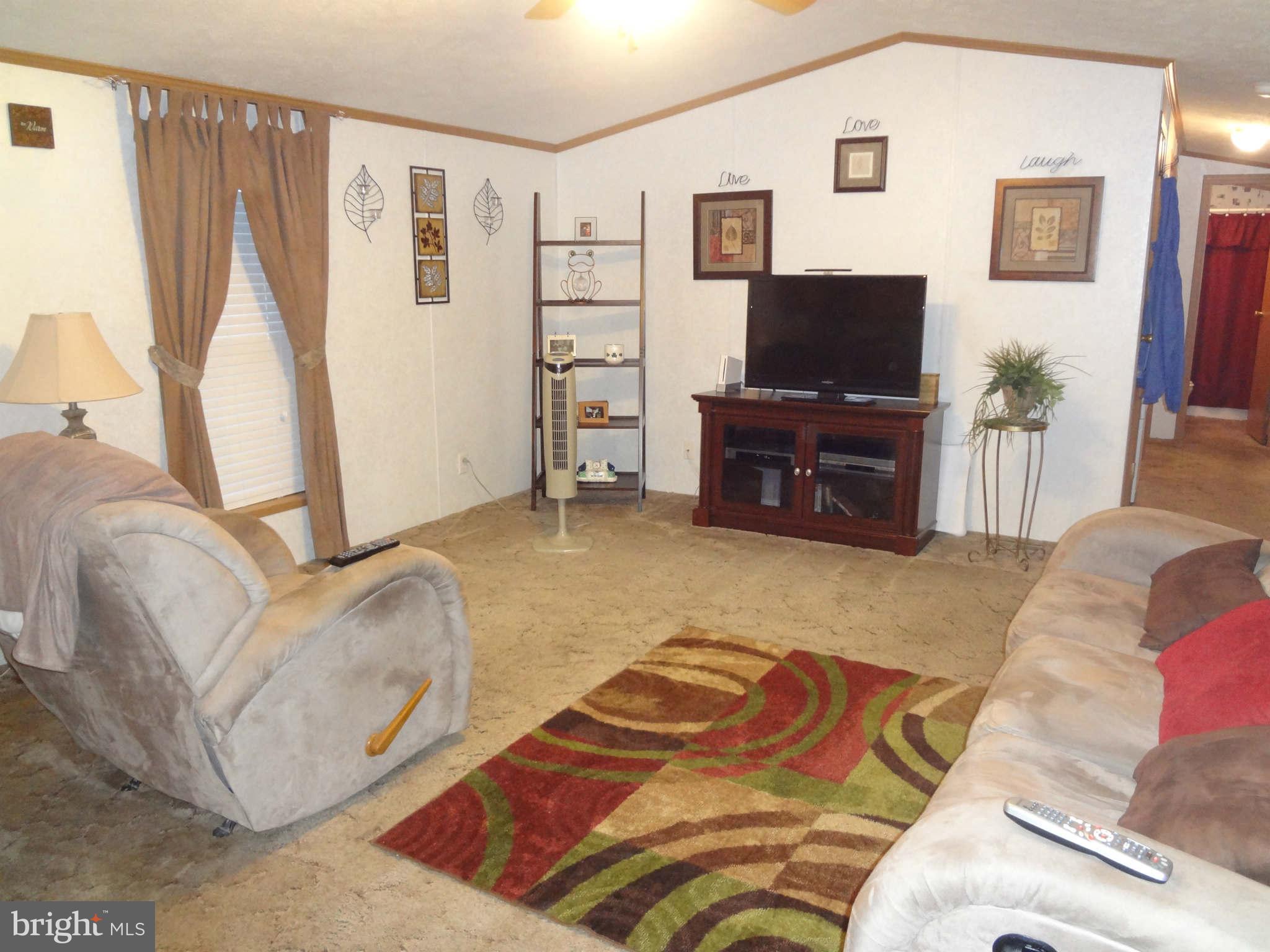 7959 Telegraph Road, Unit 32 Severn, MD 21144 - Photo 5 of 30 Living Room