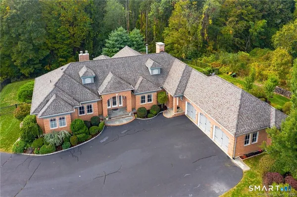 $1,345,000 | 6 Hamlin Court, Brookfield, CT 06804