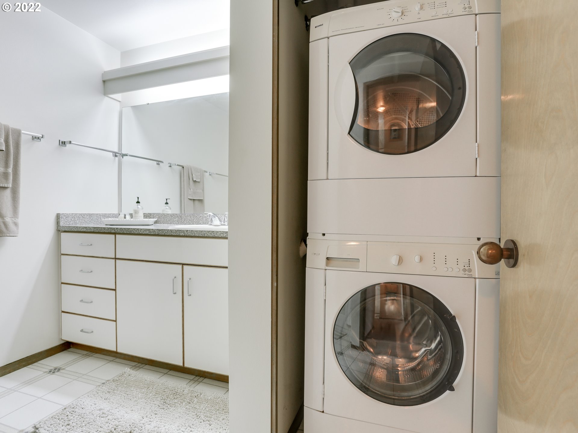 1730 South Harbor Way, Unit 405 Portland, OR 97201 - Photo 15 of 32 a utility room with dryer and washer
