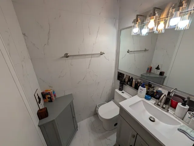 $130,000 | 601 East 32nd Street, Unit 503, Chicago, IL 60616