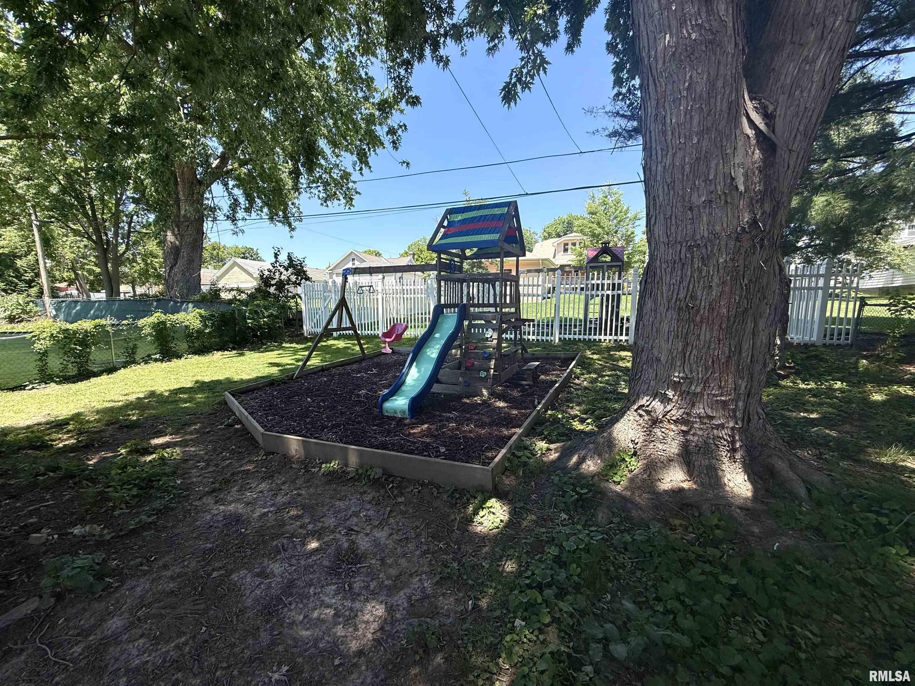 2241 Spring Street Quincy, IL 62301 - Photo 7 of 46
