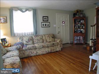 156 Signal Road Drexel Hill, PA 19026 - Photo 5 of 6 Living Room