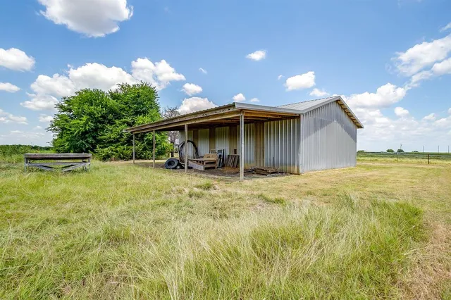 a view of house with garden