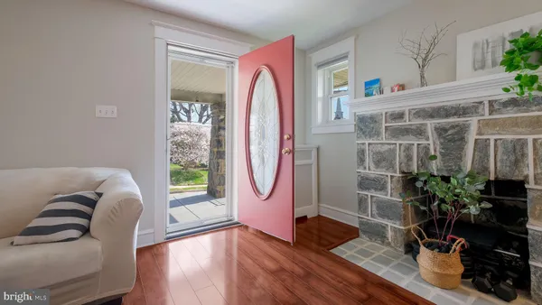 a view of entryway with livingroom and furniture