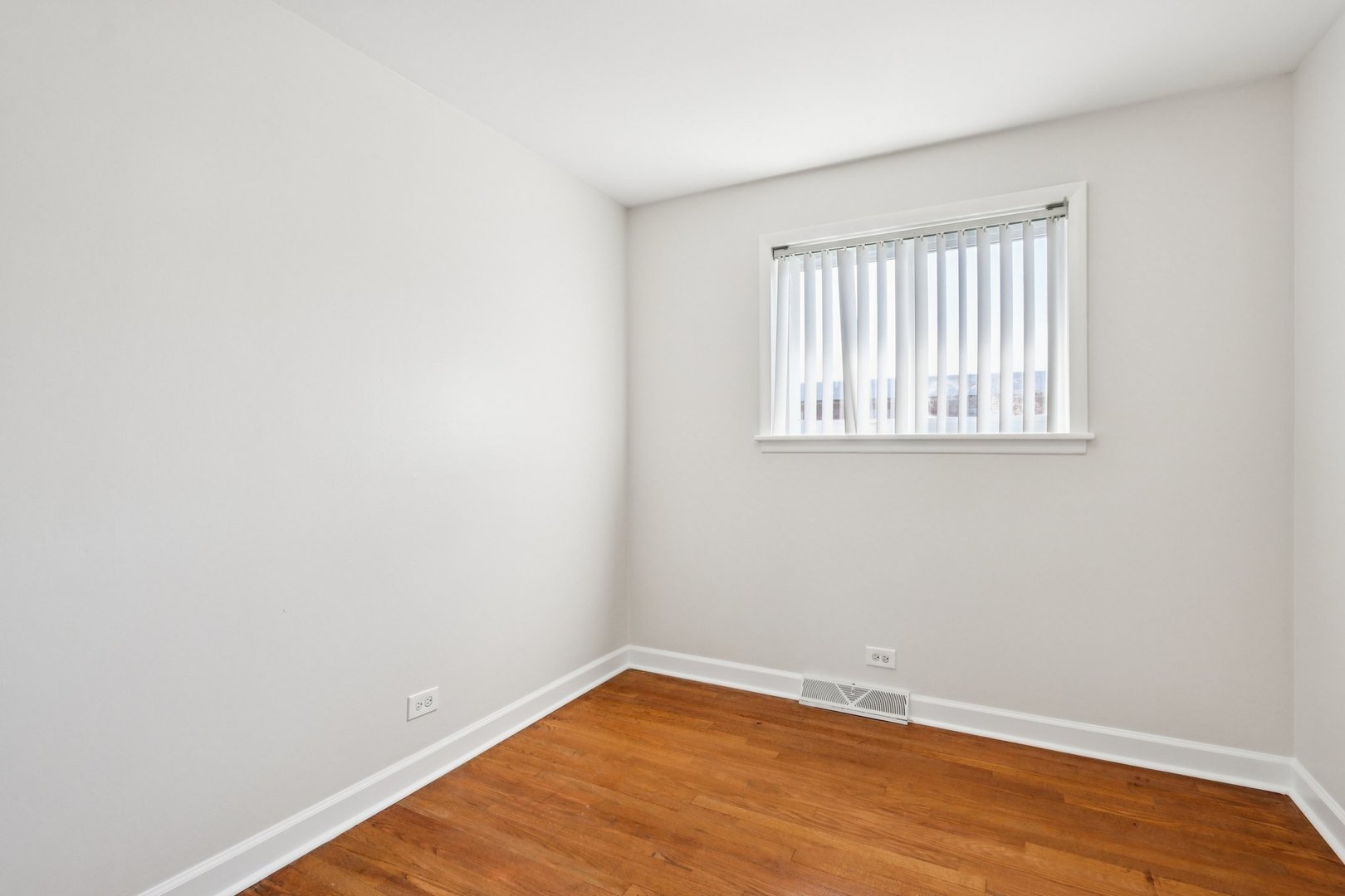 8666 Gregory Lane, Unit C Des Plaines, IL 60016 - Photo 15 of 30 an empty room with a window