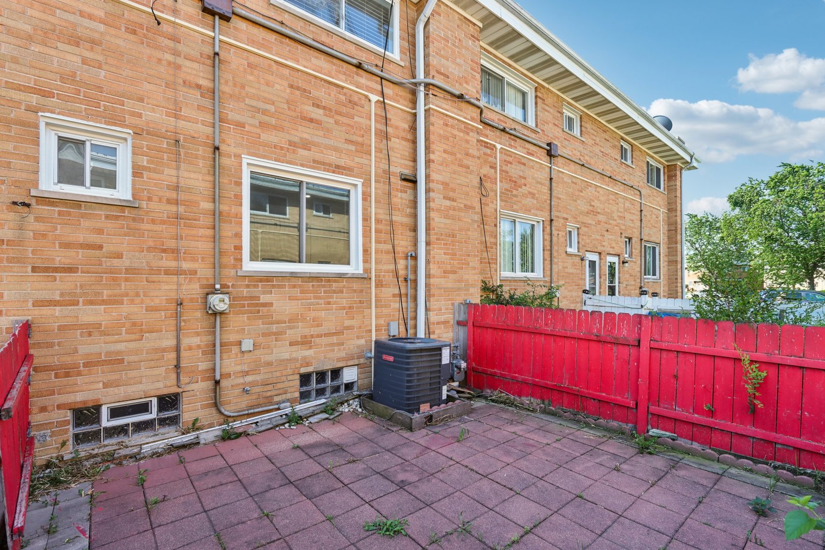 8666 Gregory Lane, Unit C Des Plaines, IL 60016 - Photo 21 of 30 a view of a two chairs in the patio
