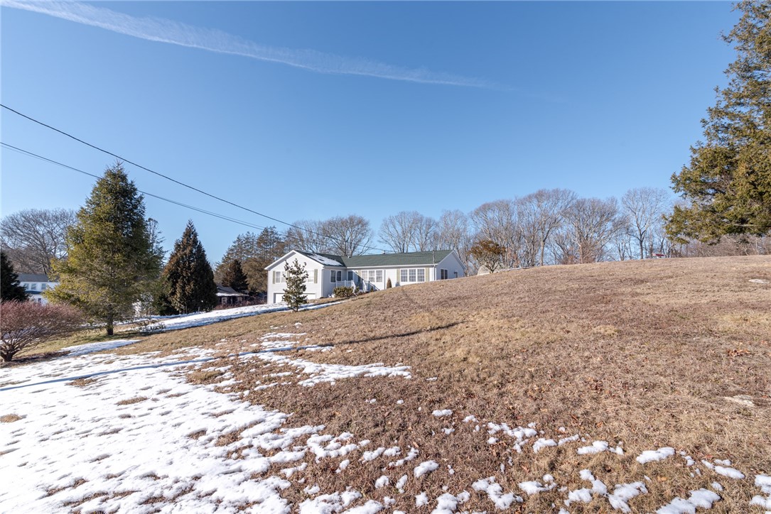 14 Stuart Street Westerly, RI 02891 - Photo 3 of 42