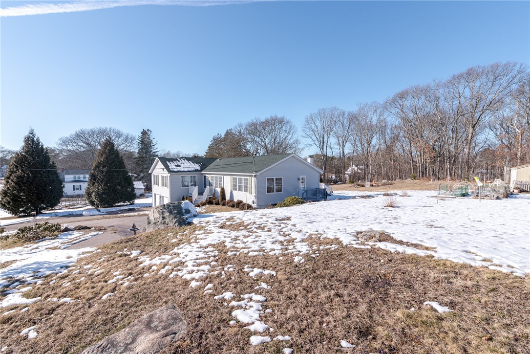 14 Stuart Street Westerly, RI 02891 - Photo 4 of 42