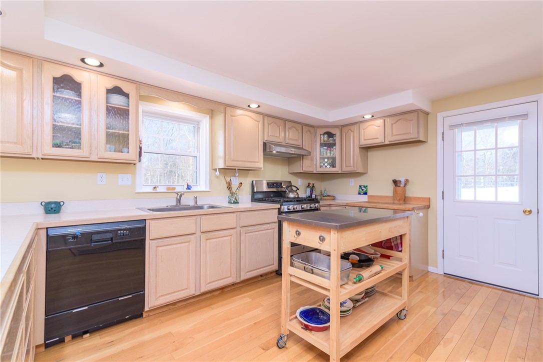 14 Stuart Street Westerly, RI 02891 - Photo 10 of 42