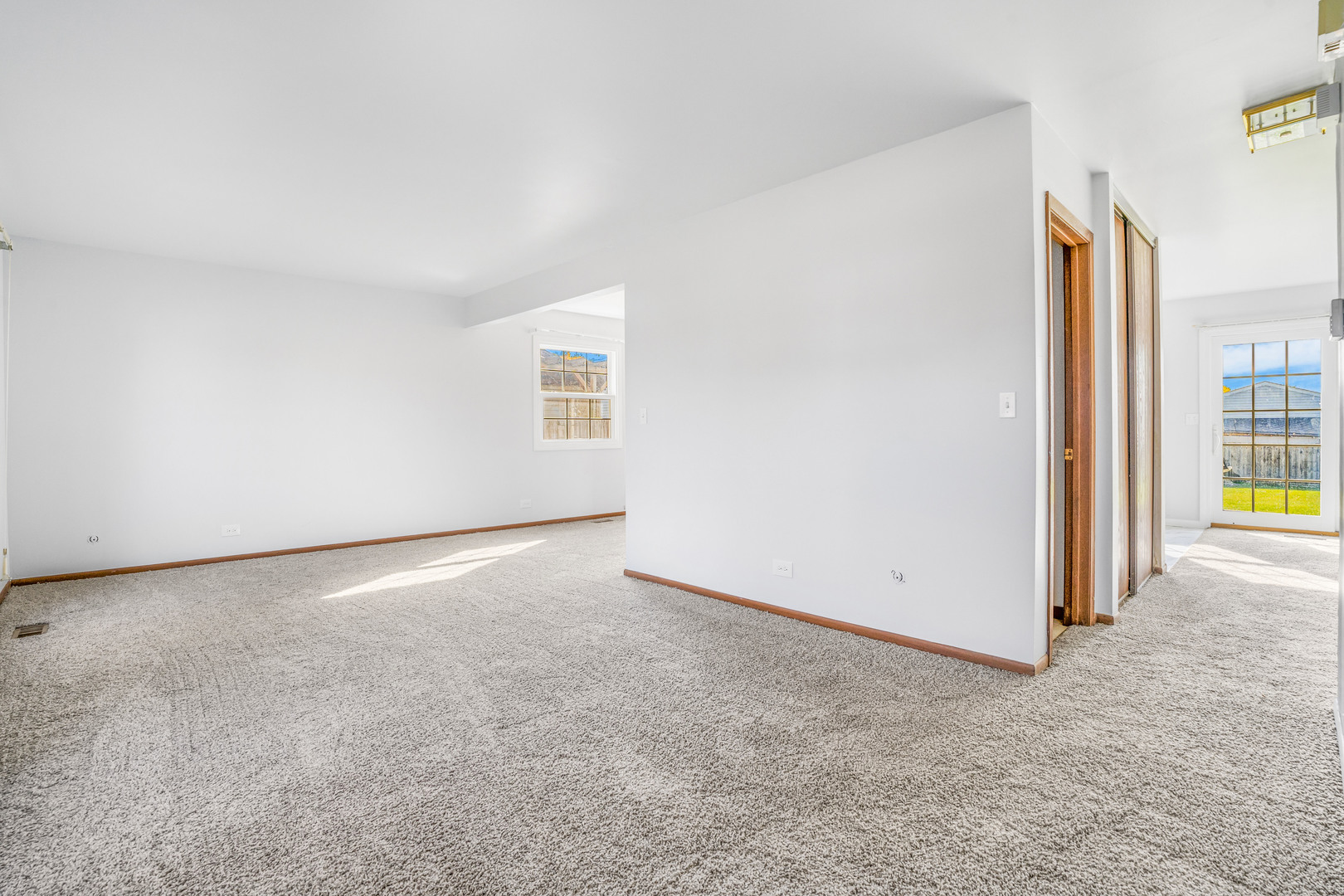 1388 Bow String Court Carol Stream, IL 60188 - Photo 6 of 24 an empty room with windows