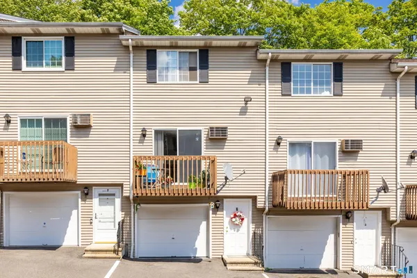 $199,900 | 3211 East Main Street, Unit 6, Waterbury, CT 06705