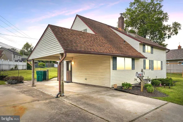 $400,000 | 9 Rustleaf Lane, Levittown, PA 19055