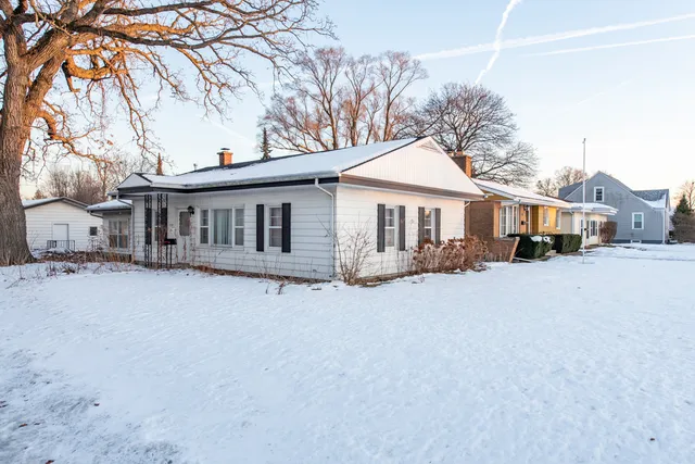 $149,900 | 2101 Eshcol Avenue, Zion, IL 60099