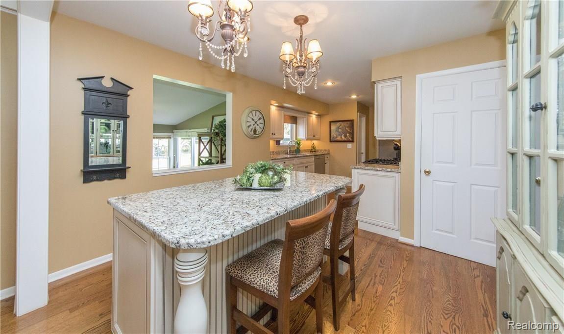8364 Ridge Road Goodrich, MI 48438 - Photo 22 of 35 Breakfast Seating