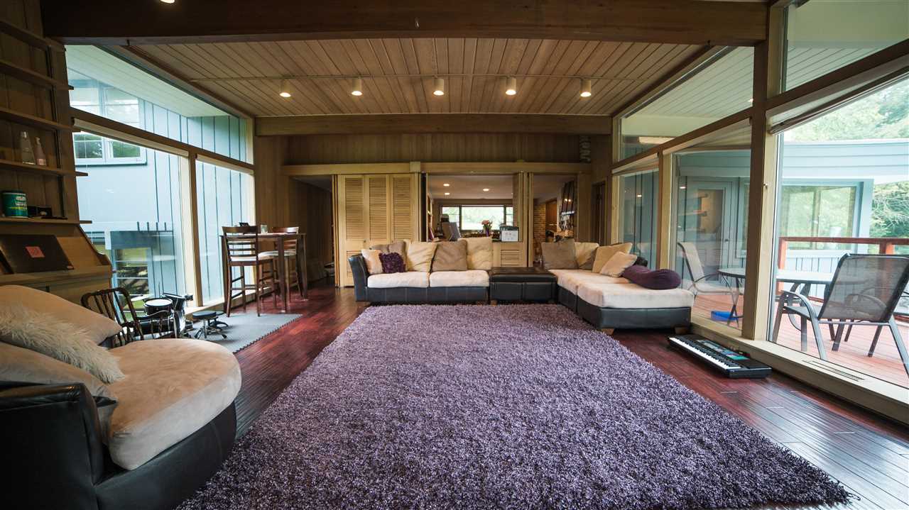 3802 Brookview Road Rockford, IL 61107 - Photo 4 of 25 a living room with furniture and a large window