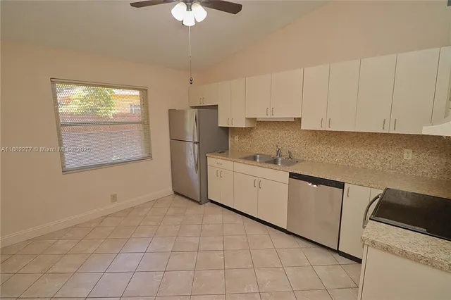 $1,900 | 278 Southwest 7th Street, Unit 3, Dania Beach, FL 33004