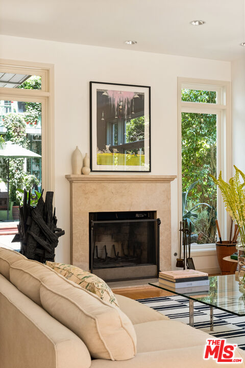 454 Sycamore Road Santa Monica, CA 90402 - Photo 4 of 32