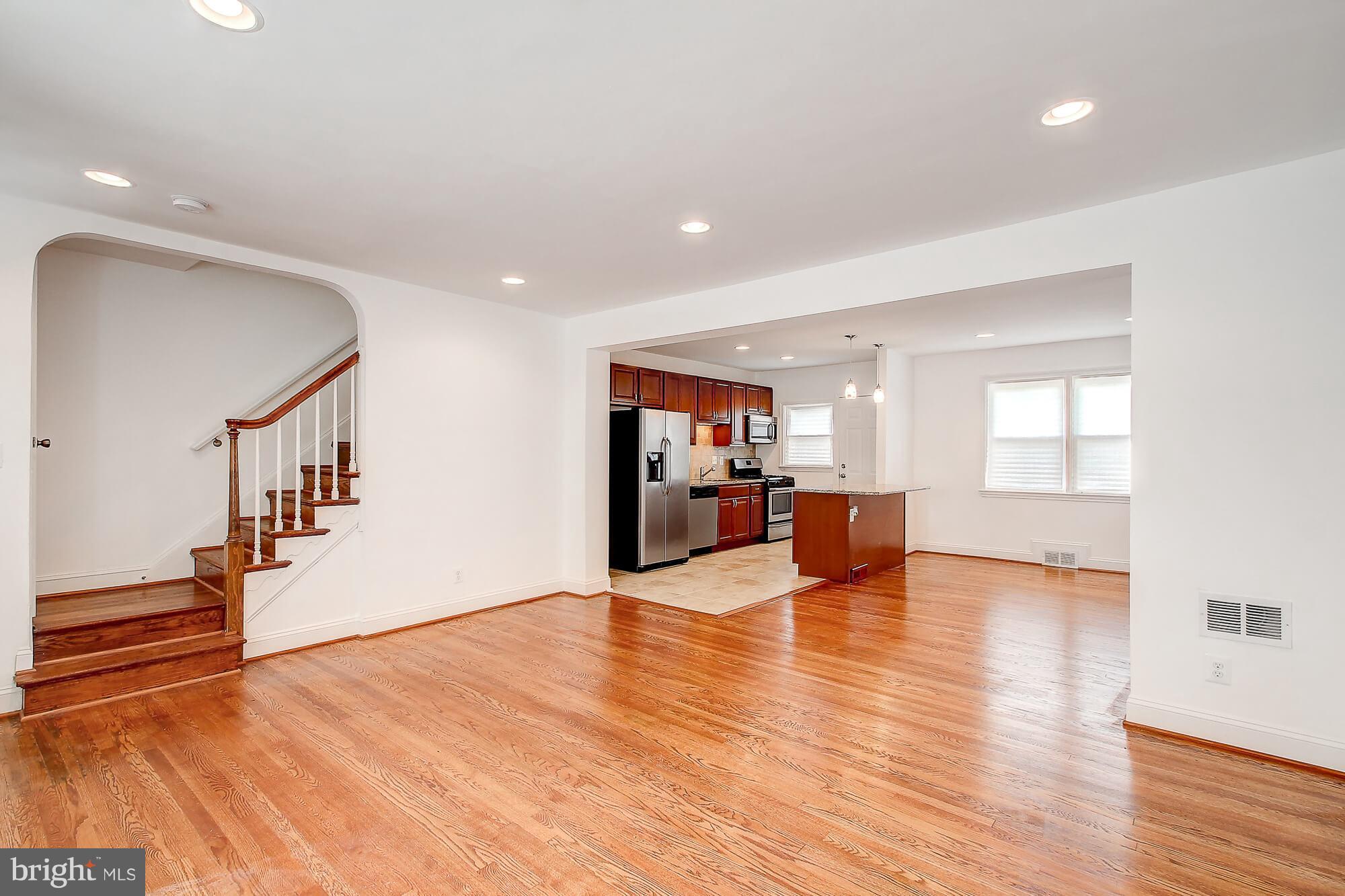 1232 Ramblewood Road Baltimore, MD 21239 - Photo 2 of 29 Living Room