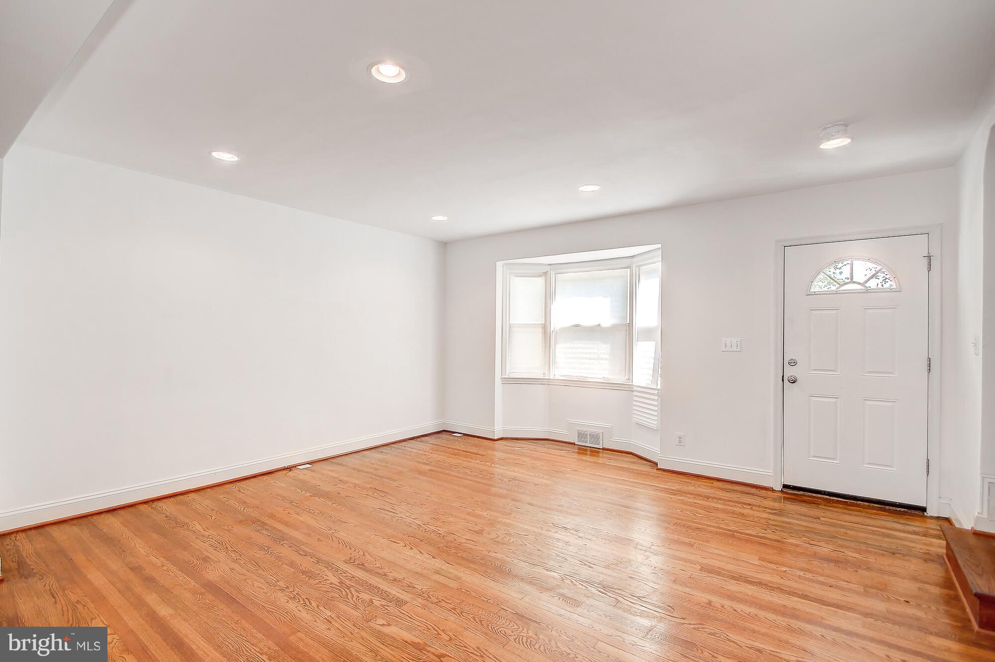 1232 Ramblewood Road Baltimore, MD 21239 - Photo 6 of 29 Living Room