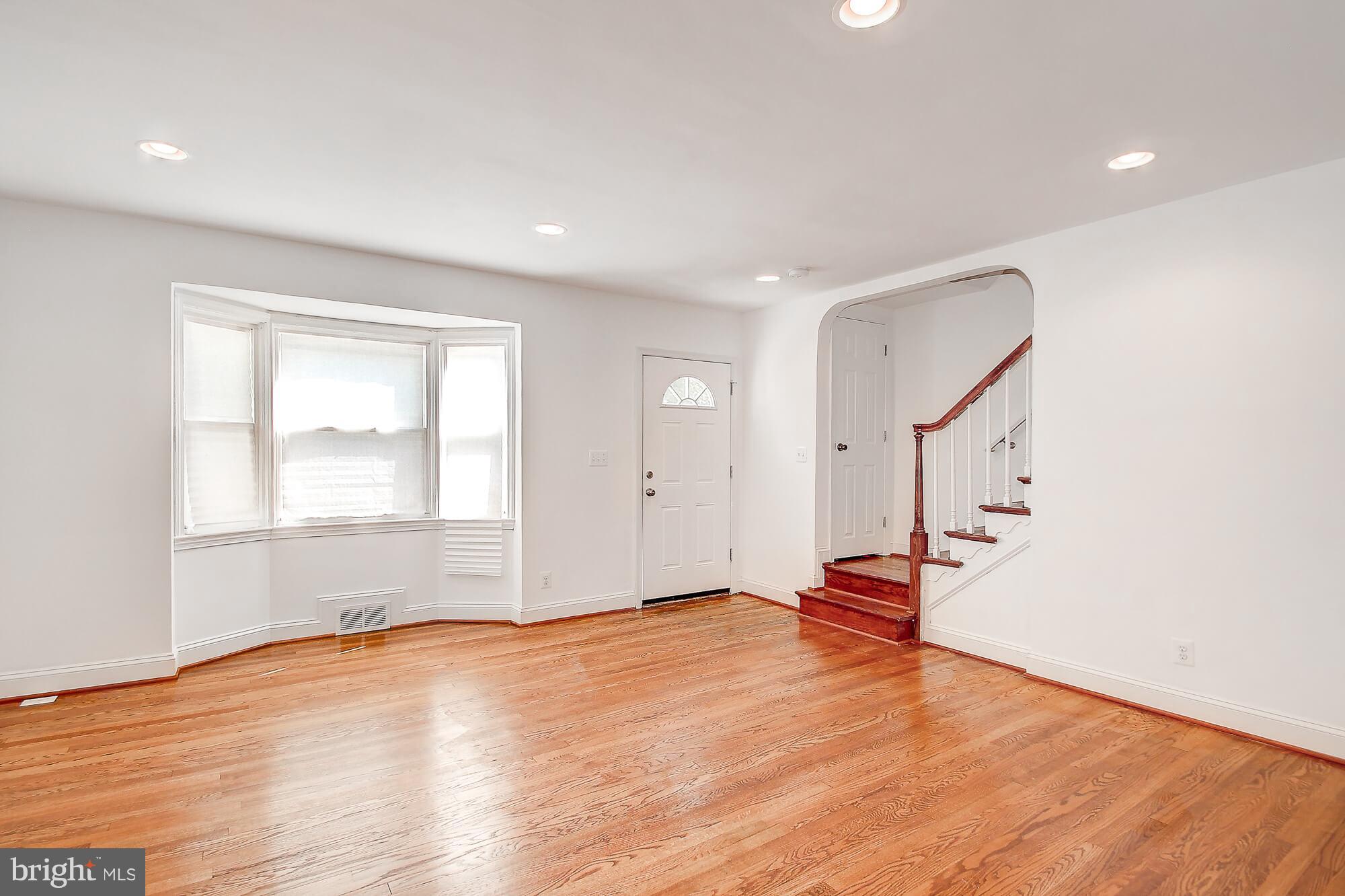 1232 Ramblewood Road Baltimore, MD 21239 - Photo 7 of 29 Living Room