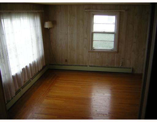 111 Bliss Road Newport, RI 02840 - Photo 4 of 8 Living Room.