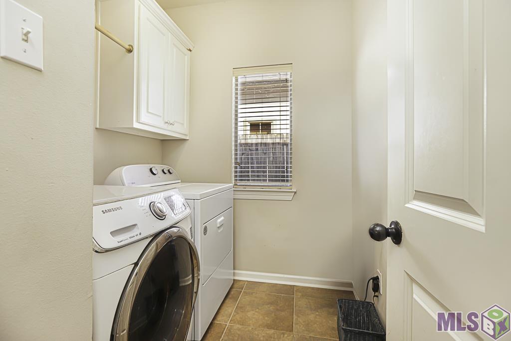 721 Hudson's Way Baton Rouge, LA 70810 - Photo 12 of 25 Full Laundry Room!