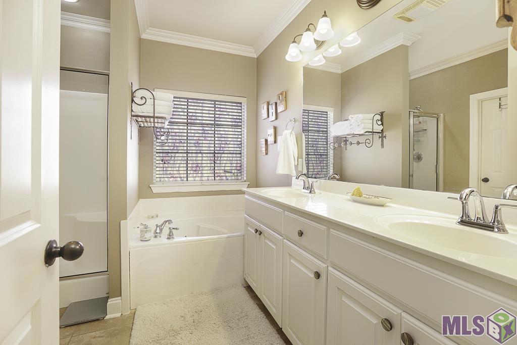 721 Hudson's Way Baton Rouge, LA 70810 - Photo 15 of 25 Primary Bath With Double Vanity Separate Tub & Shower!