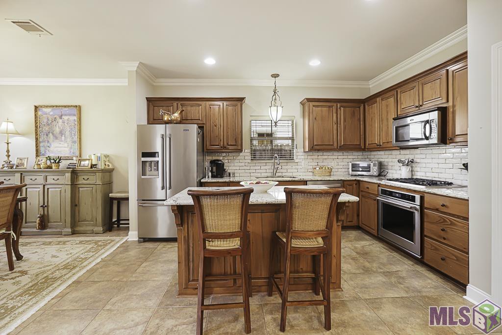 721 Hudson's Way Baton Rouge, LA 70810 - Photo 6 of 25 Spacious Kitchen is complete with an island and beautiful backsplash
