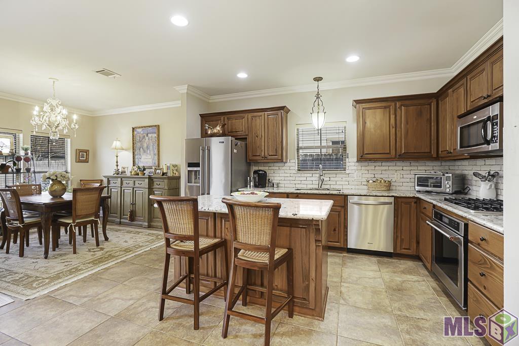 721 Hudson's Way Baton Rouge, LA 70810 - Photo 7 of 25 Stainless Appliances & Gas Range!