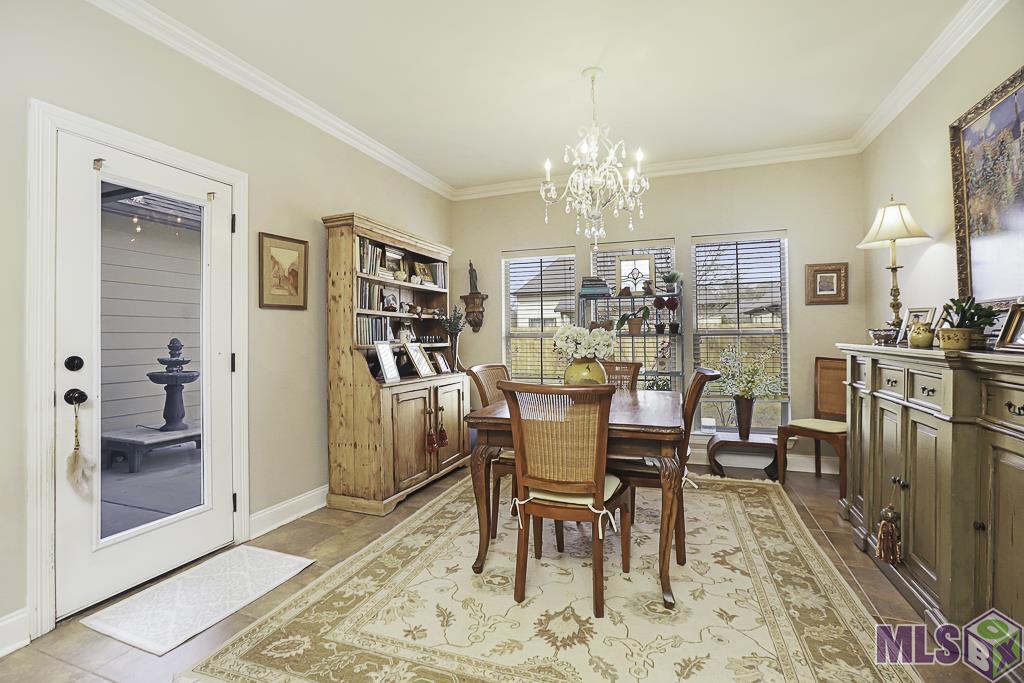 721 Hudson's Way Baton Rouge, LA 70810 - Photo 9 of 25 Lot's of space in this breakfast/dining area