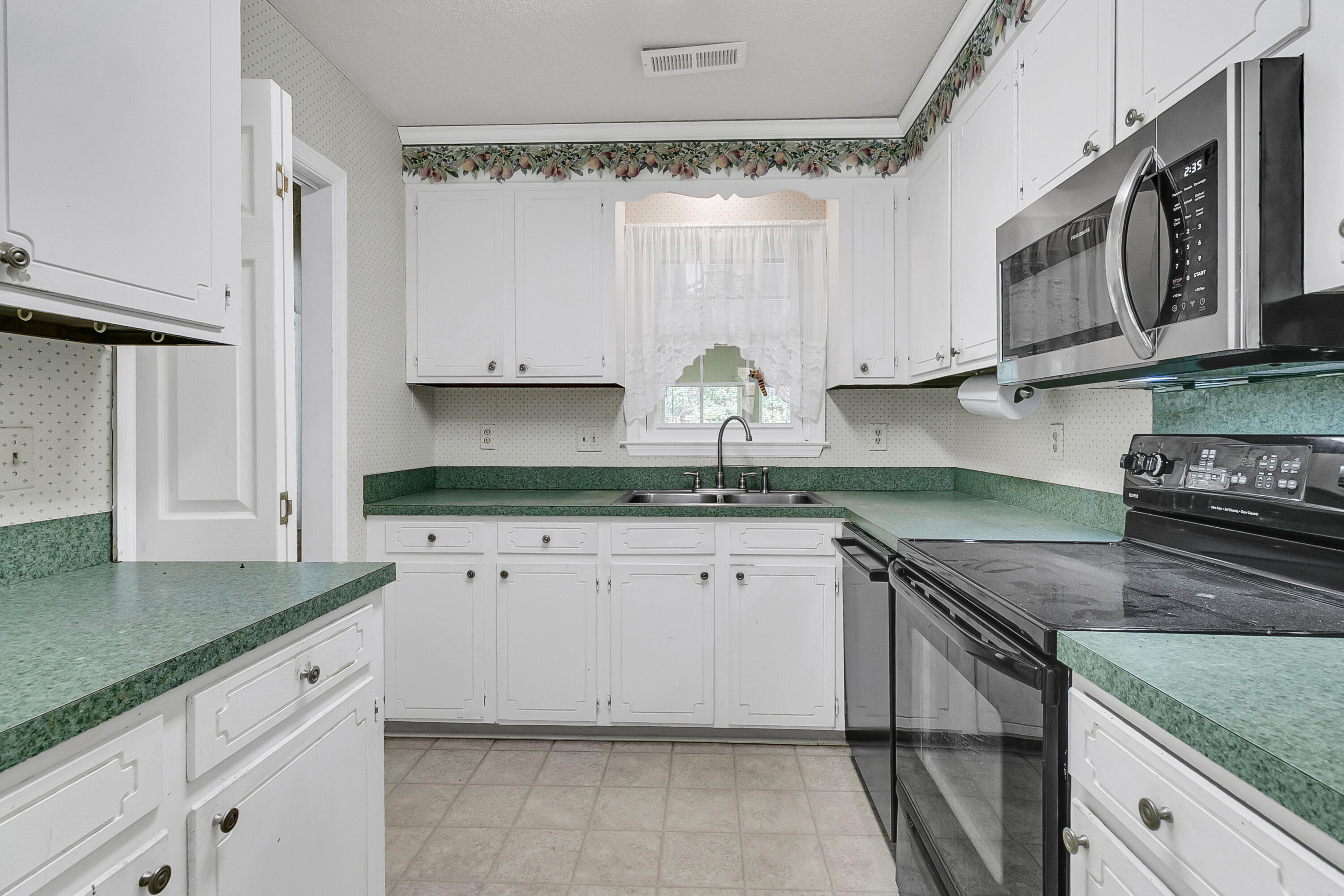 185 Foxborough Road Goose Creek, SC 29445 - Photo 3 of 39 01B. 185 Foxborough Rd Goose Creek SC 29