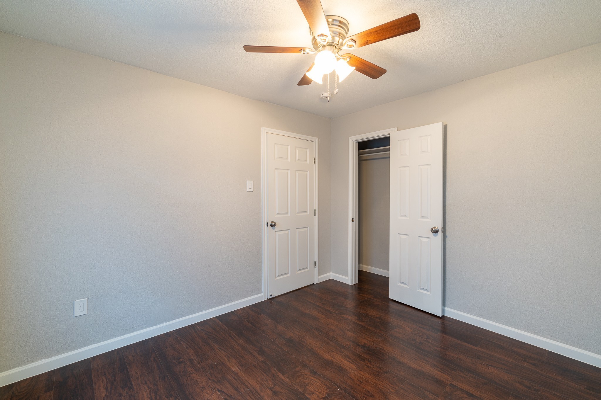 2503 Delano Street, Unit 4 Houston, TX 77004 - Photo 5 of 10 an empty room with wooden floor and ceiling fan