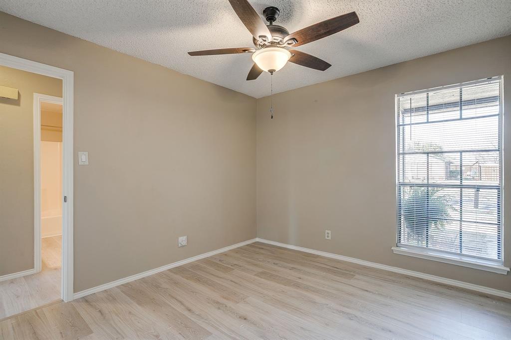 1812 Briar Run Benbrook, TX 76126 - Photo 17 of 30