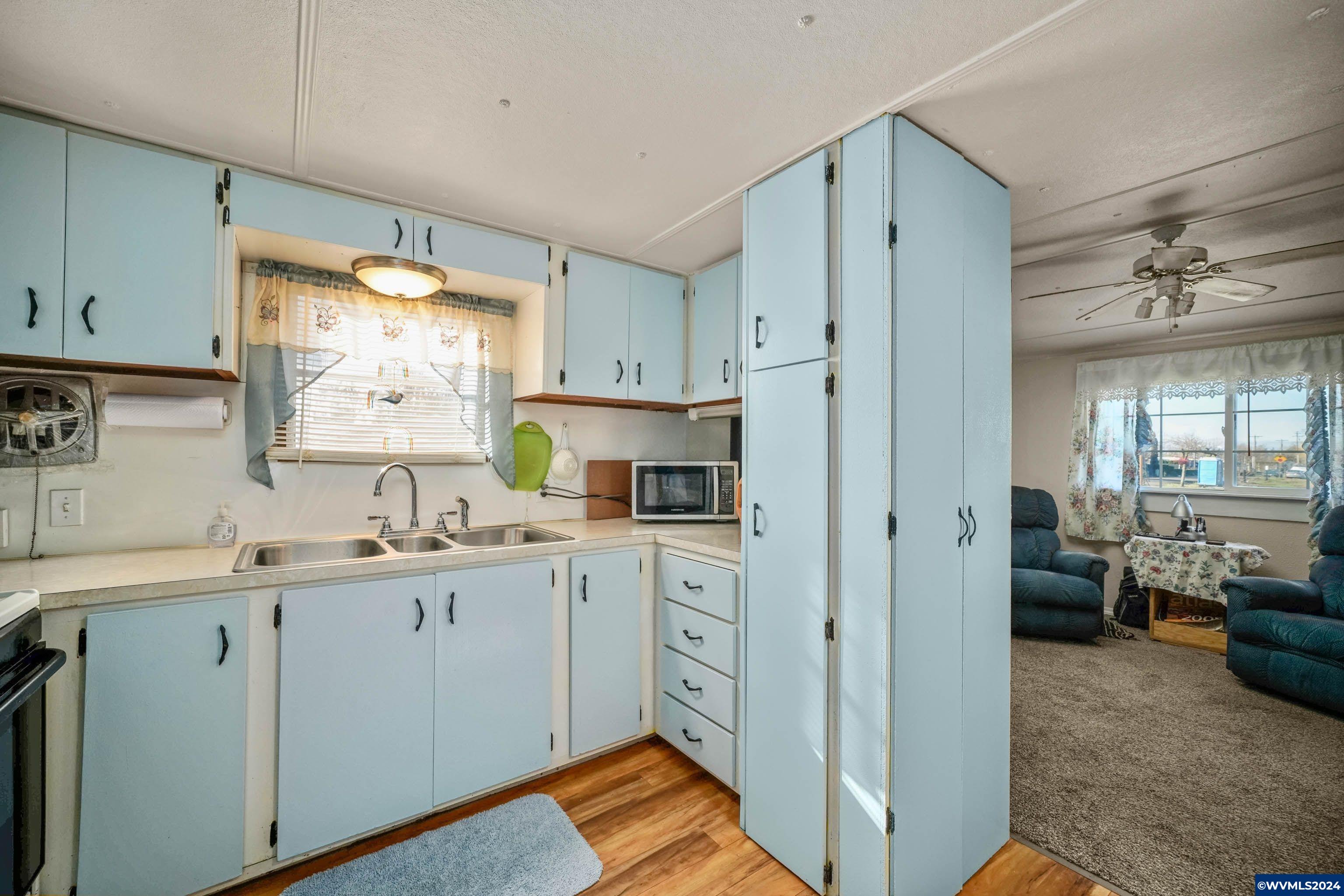 11823 Northeast Carl Road, Unit 1 Woodburn, OR 97071 - Photo 9 of 24