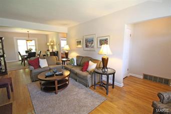 8221 MacKenzie Road St. Louis, MO 63123 - Photo 4 of 23 Gallery Image 4