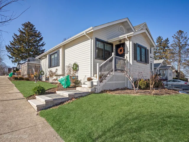 $3,700 | 318 Bluff Avenue, La Grange, IL 60525