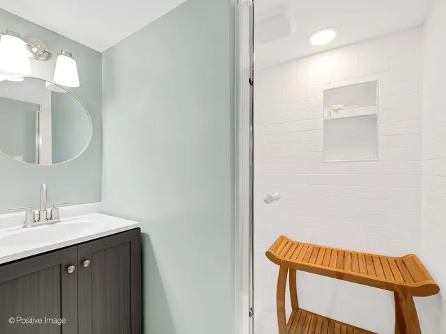 $3,700 | 318 Bluff Avenue, La Grange, IL 60525