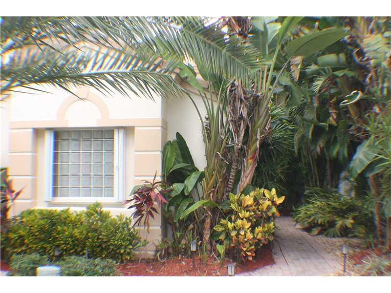 6486 Brava Way Boca Raton, FL 33433 - Photo 8 of 32 Exterior Front