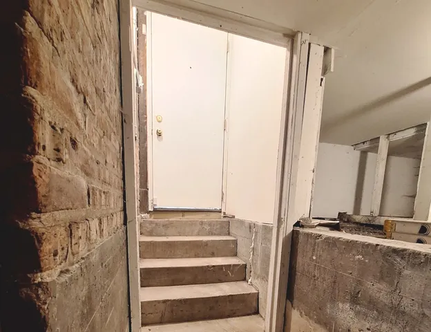 $2,300 | 2121 North Marmora Avenue, Chicago, IL 60639