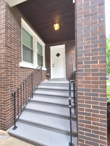 $2,300 | 2121 North Marmora Avenue, Chicago, IL 60639
