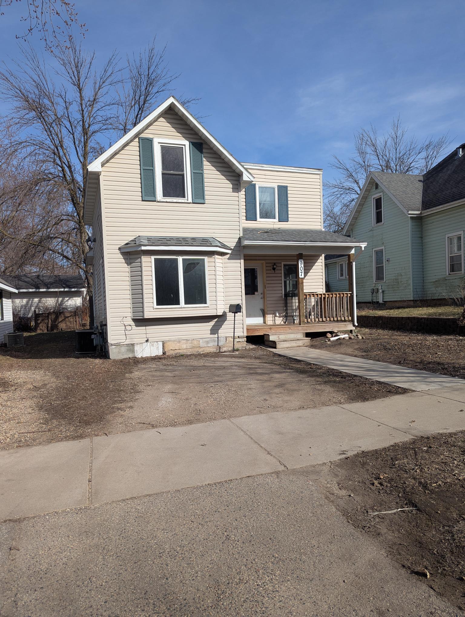 907 2nd Avenue Northwest Faribault, MN 55021 - Photo 1 of 17